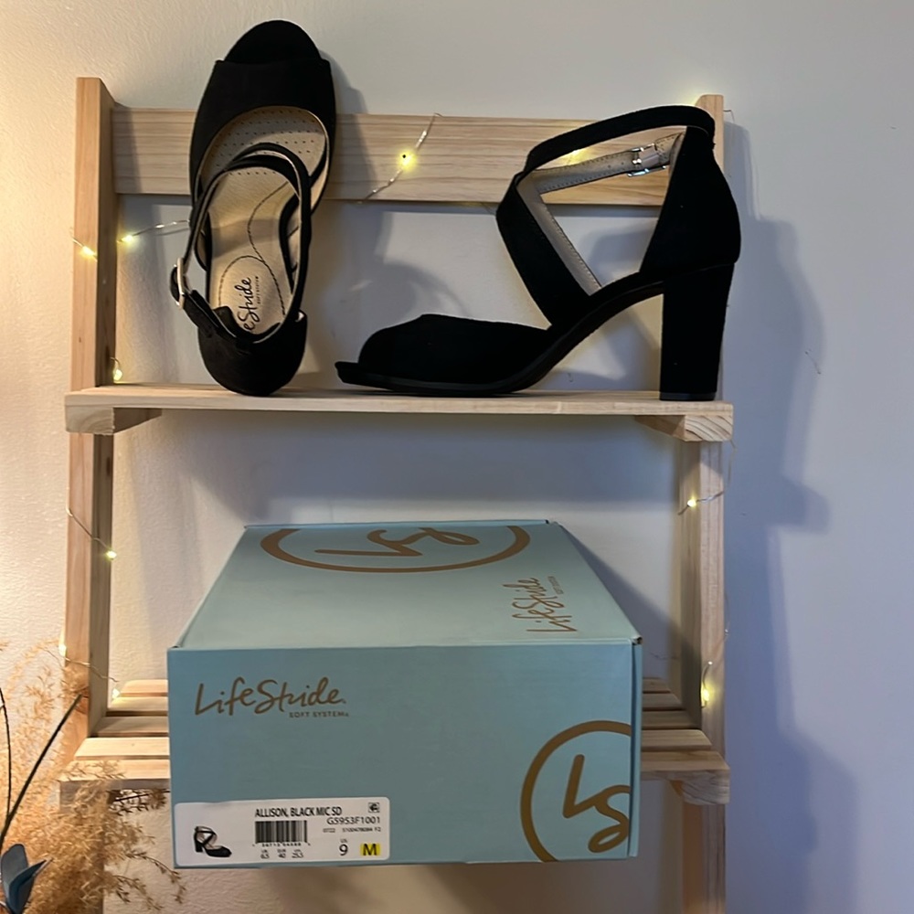 Life Stride Black Sandals